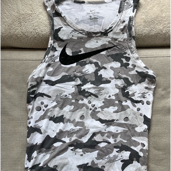 Men’s Nike dri fit tank top - Picture 1 of 2